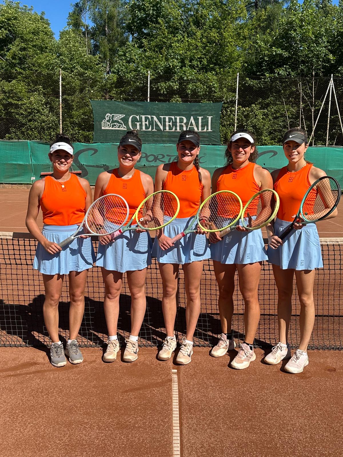 Damen 1 Gabi Wallner Daniela und Elena Pirkebner Miriam Troger Emma Tagger